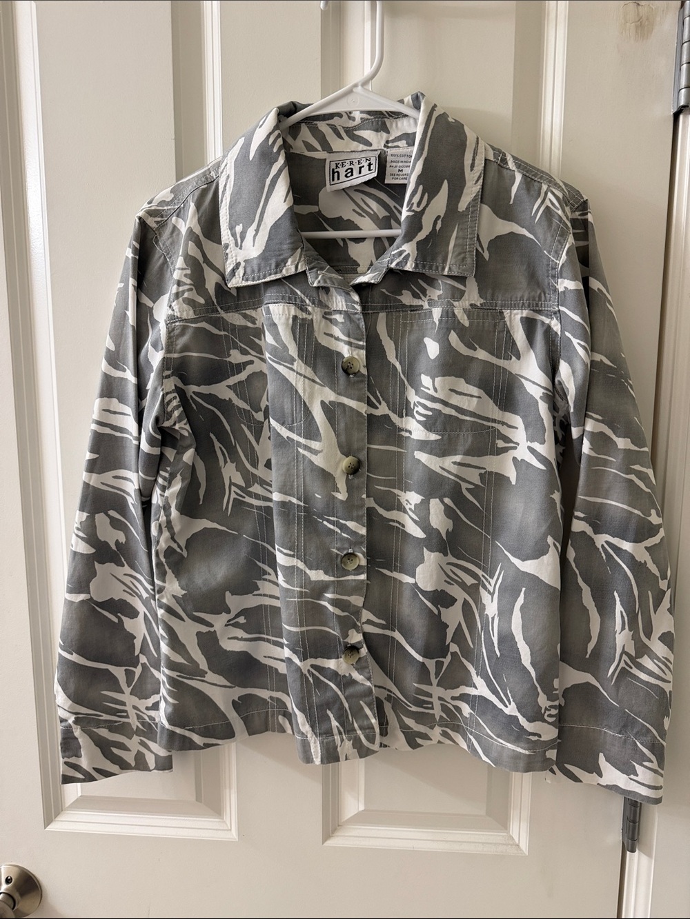 KEREN hart Gray and White Abstract Print Button-Front Shirt Jacket